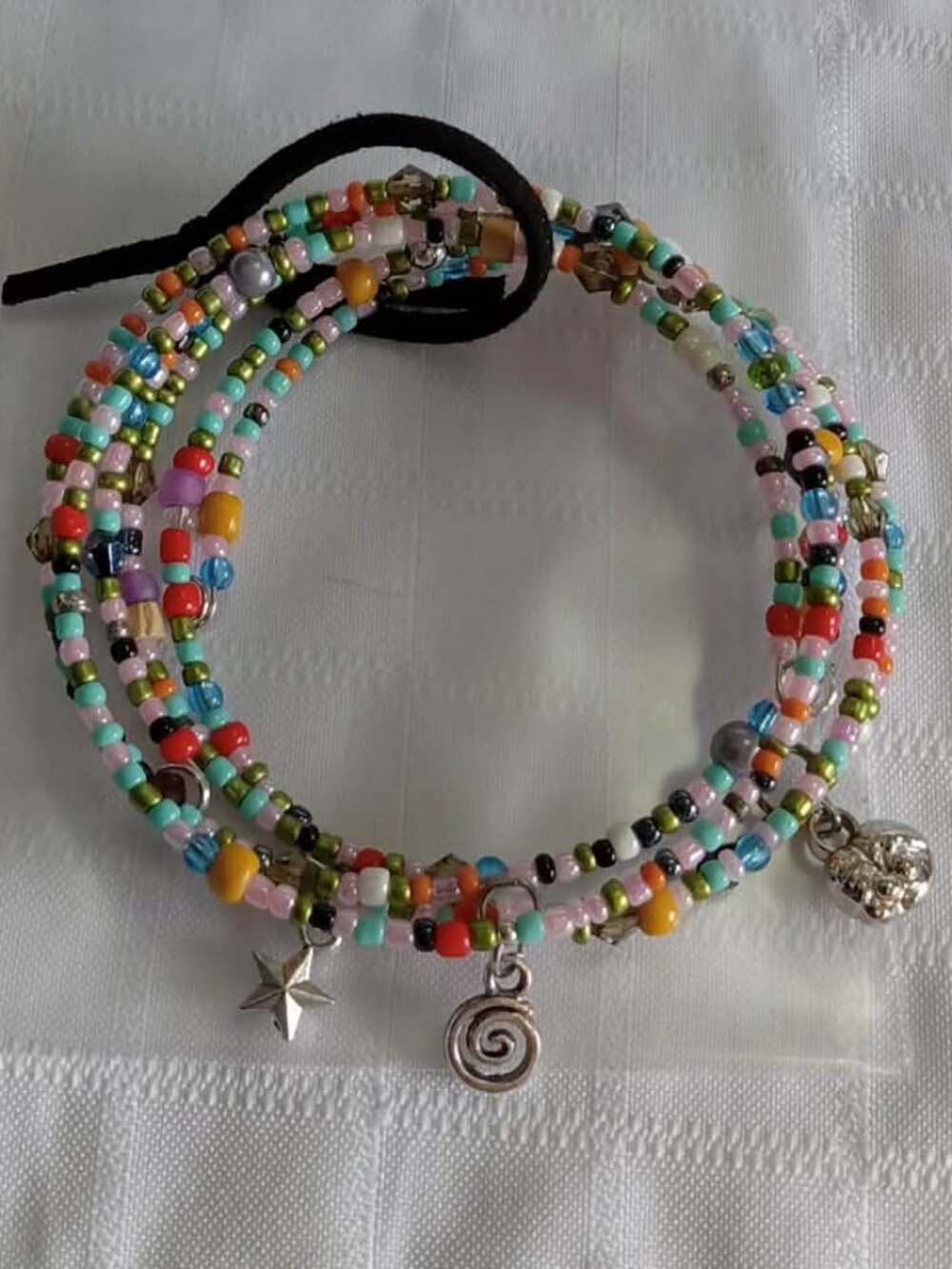 S - Handmade memory wire bracelets set with beads and pendants - Picture 1 of 2